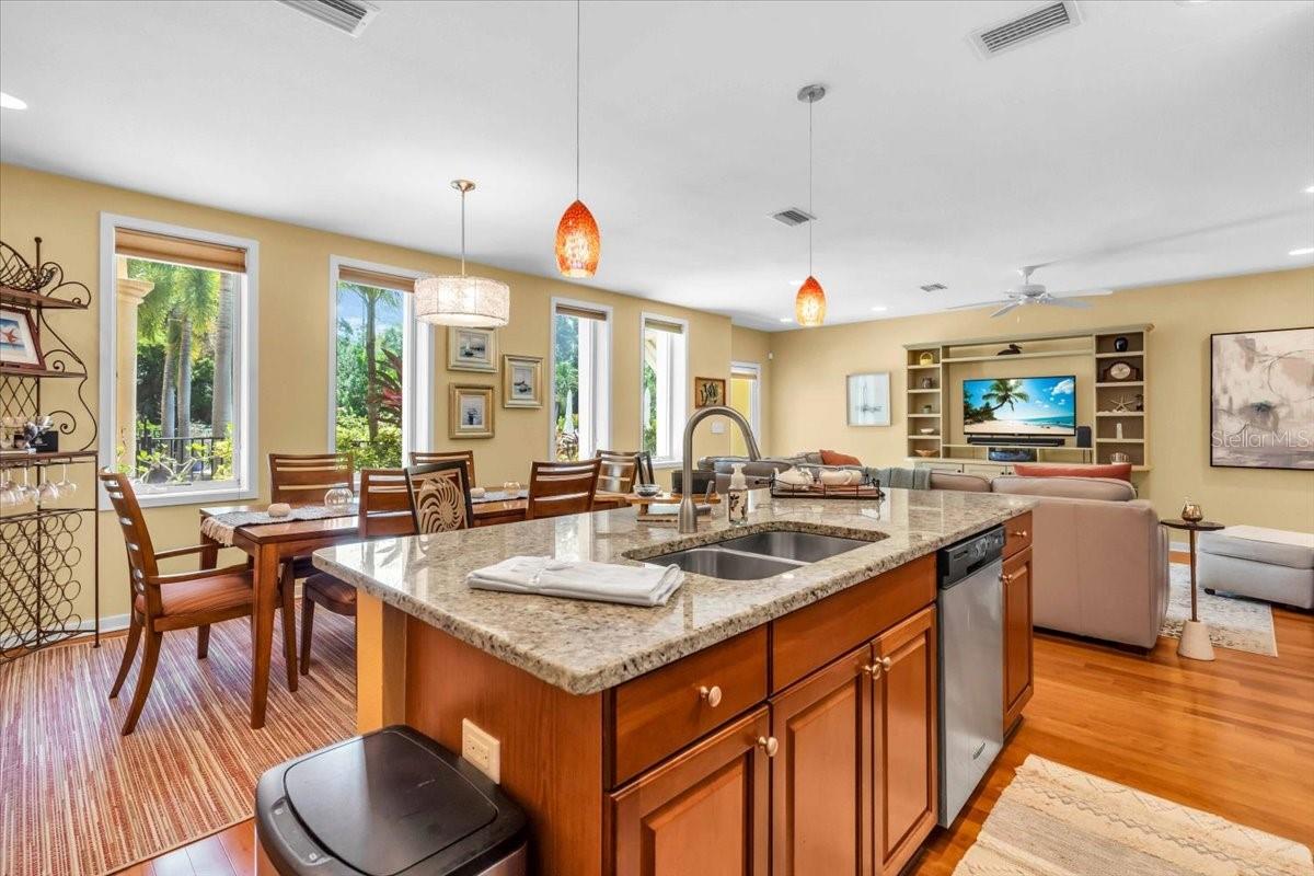 THE VILLAS ON LAUREL - Residential