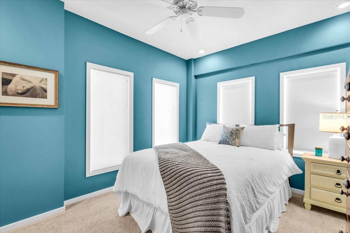 THE VILLAS ON LAUREL - Residential