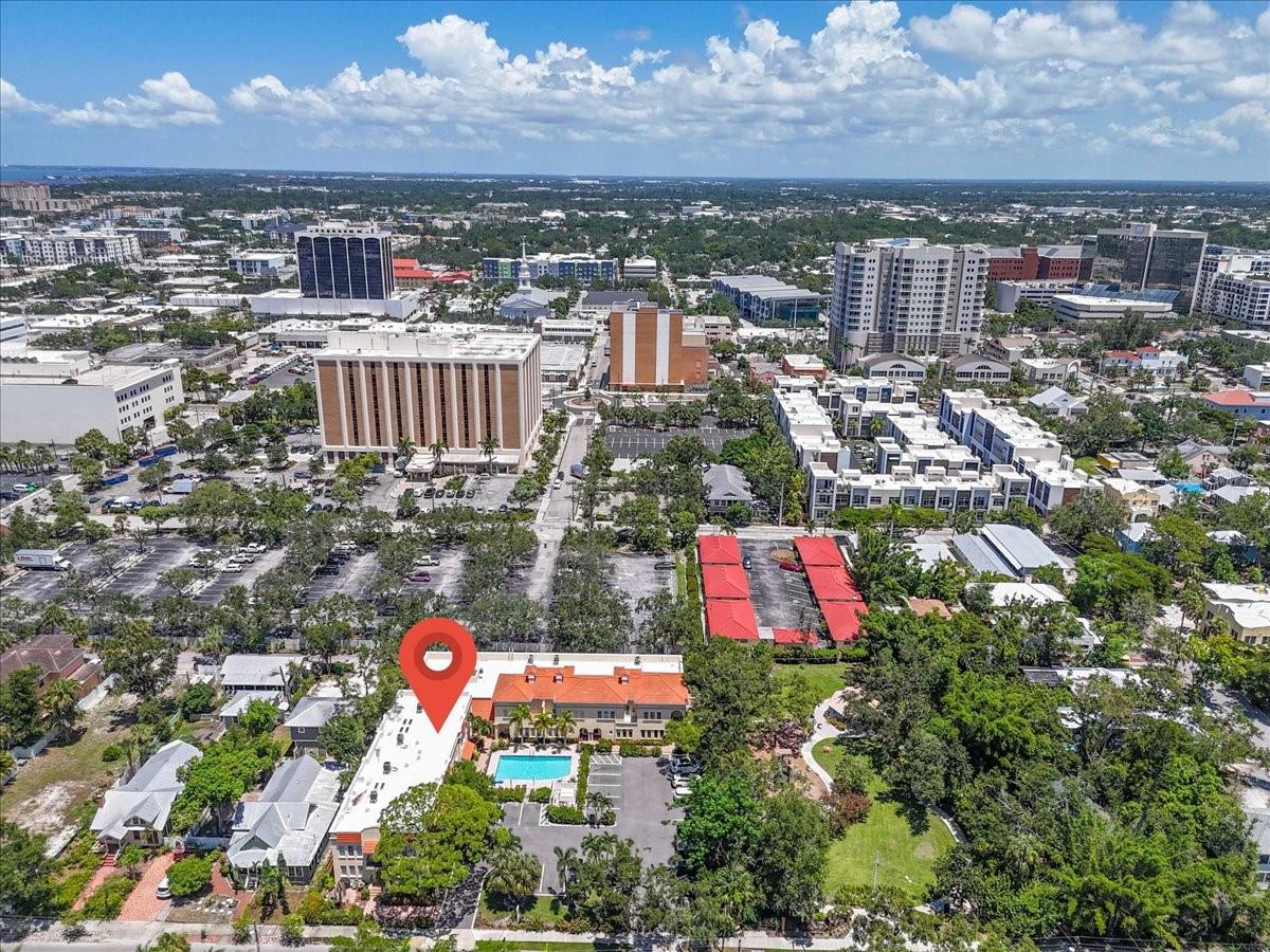 THE VILLAS ON LAUREL - Residential