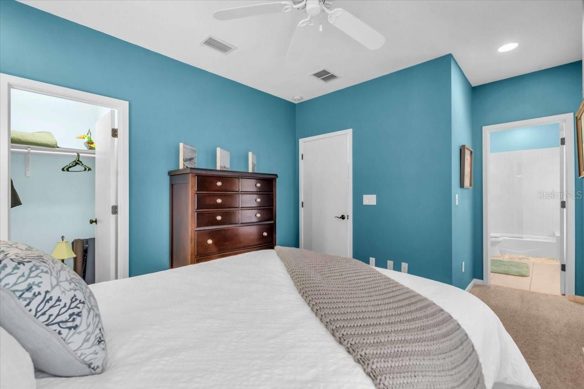 THE VILLAS ON LAUREL - Residential