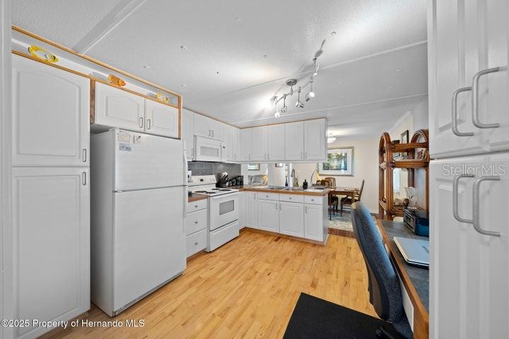 WEEKI WACHEE SHORES - Residential