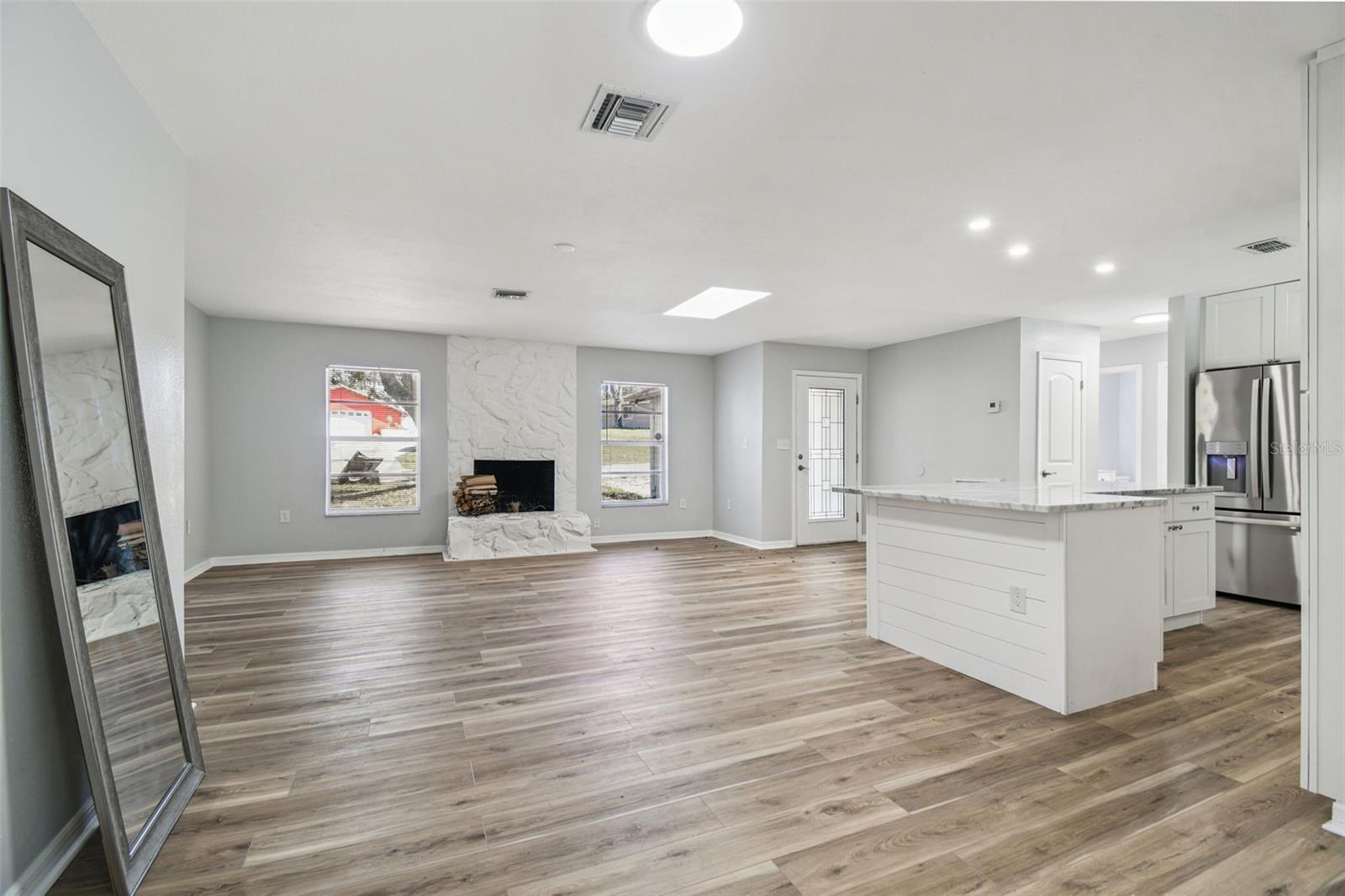 SPRING HILL - Residential