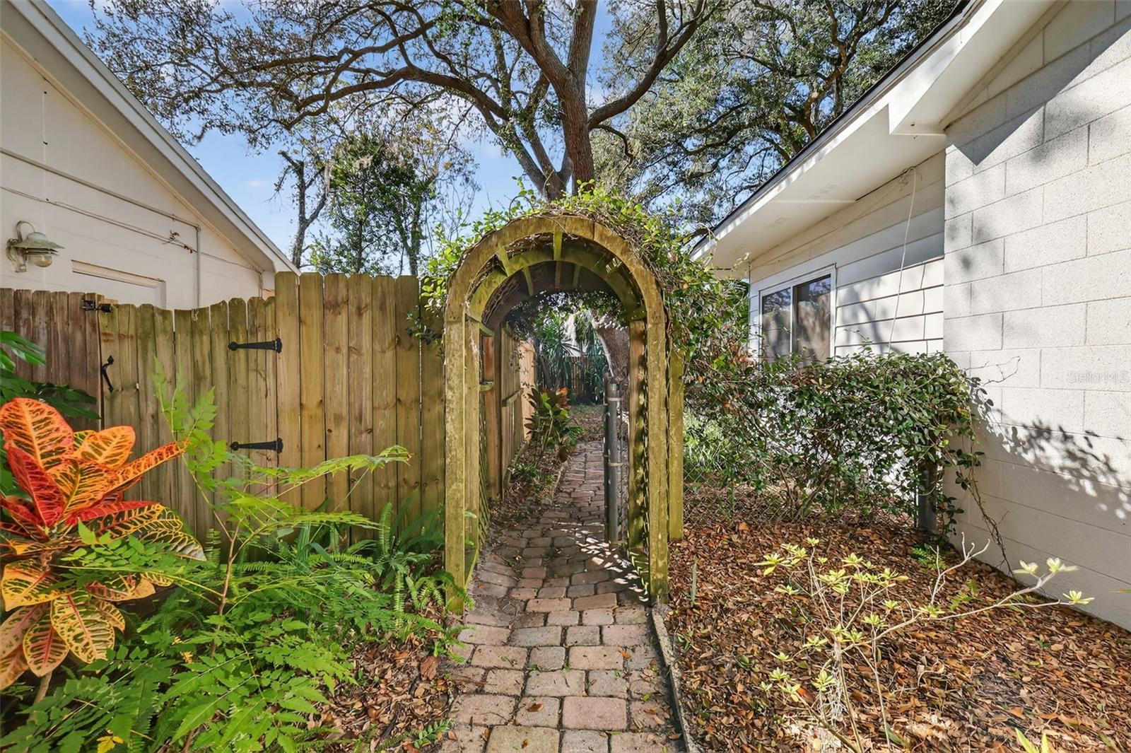 LAKE DORA PINES - Residential