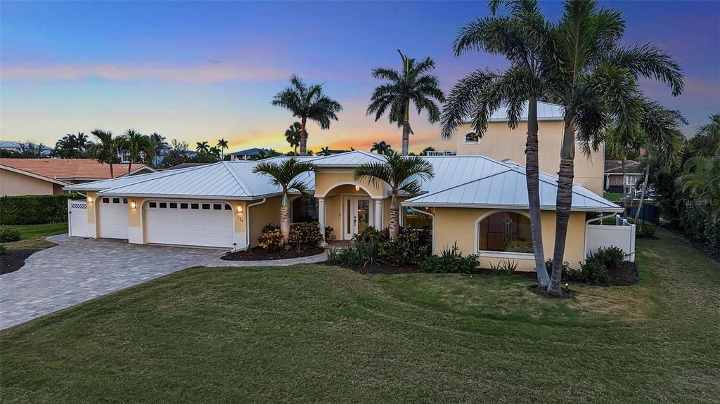 Photo of 524 Hornblower Lane, Longboat Key, FL 34228 (MLS # A4692210)