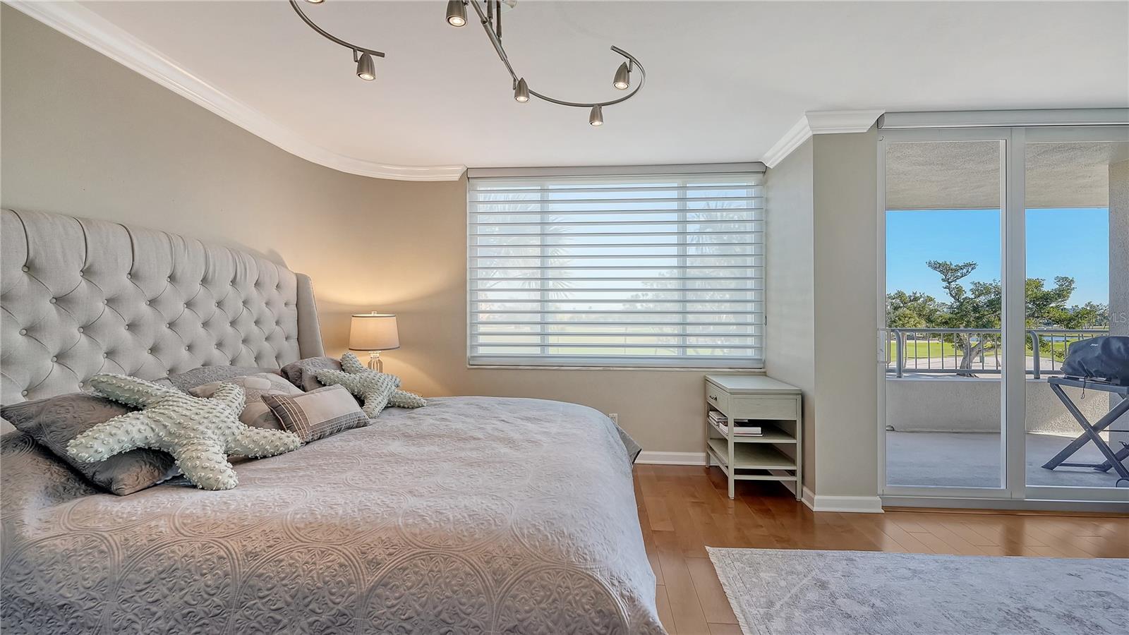 BEACHES OF LONGBOAT KEY PH-1 - Residential