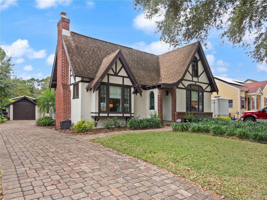 Photo of 818 Stetson Street, Orlando, FL 32804 (MLS # O6370546)