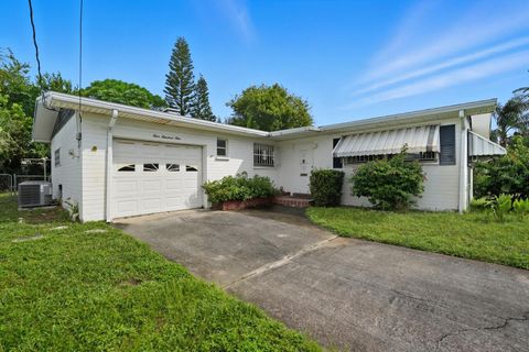 Photo of 409 Manhattan Avenue, Daytona Beach, FL 32118 (MLS # FC313275)