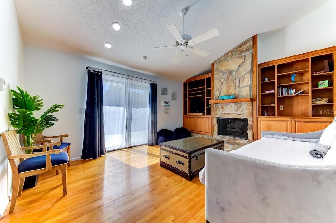 COLONIAL TERRACE - Residential Income