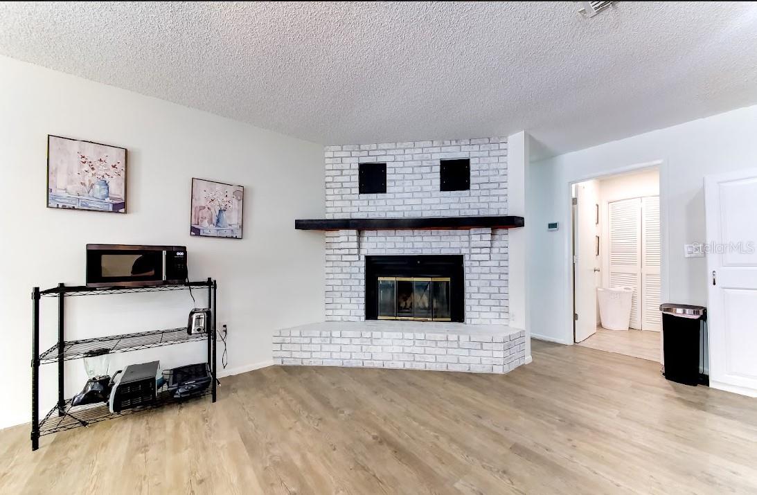 COLONIAL TERRACE - Residential Income