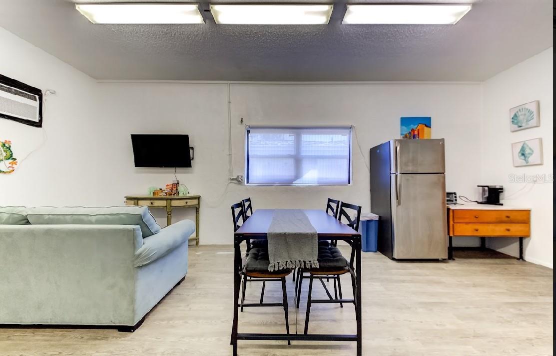 COLONIAL TERRACE - Residential Income