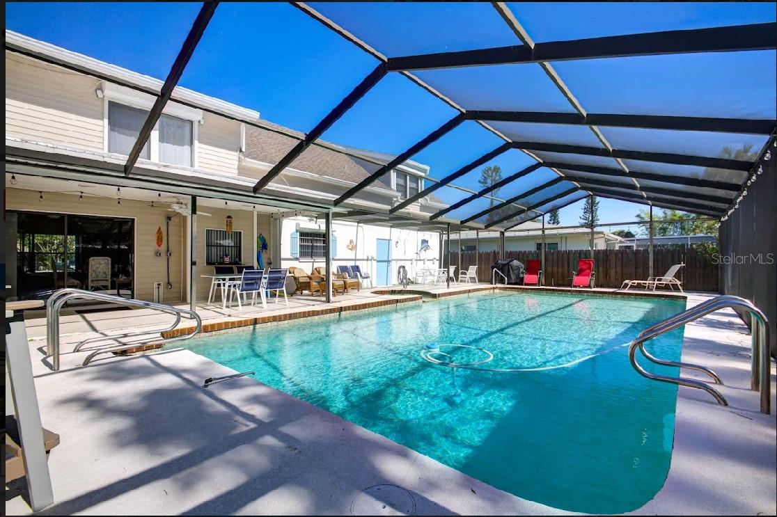 COLONIAL TERRACE - Residential Income