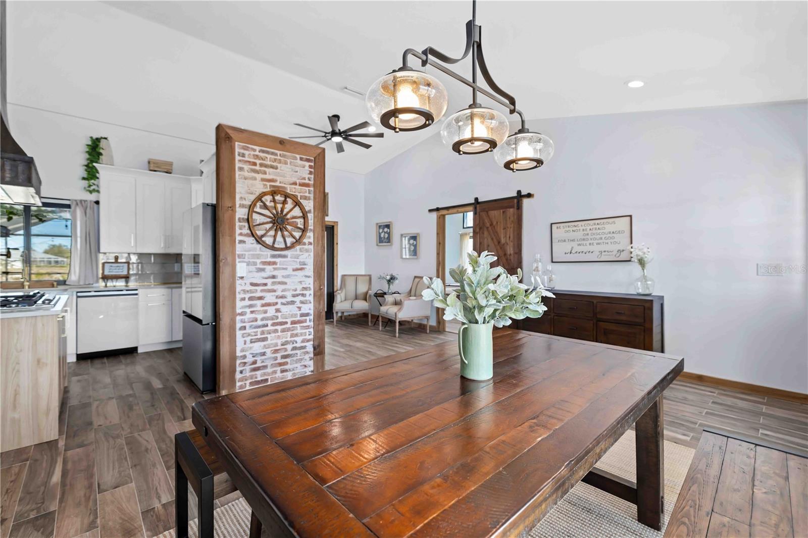 MAGNOLIA HILL - Residential