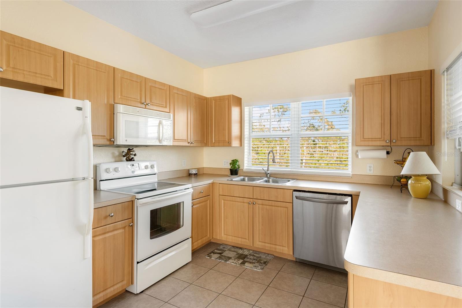 TOWNHOMES AT CAPE HAZE PH2 BLDG6 - Residential