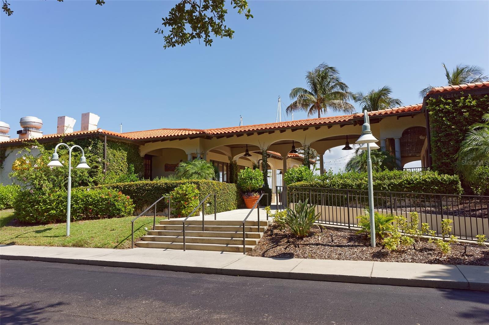 BAY ISLES - Residential