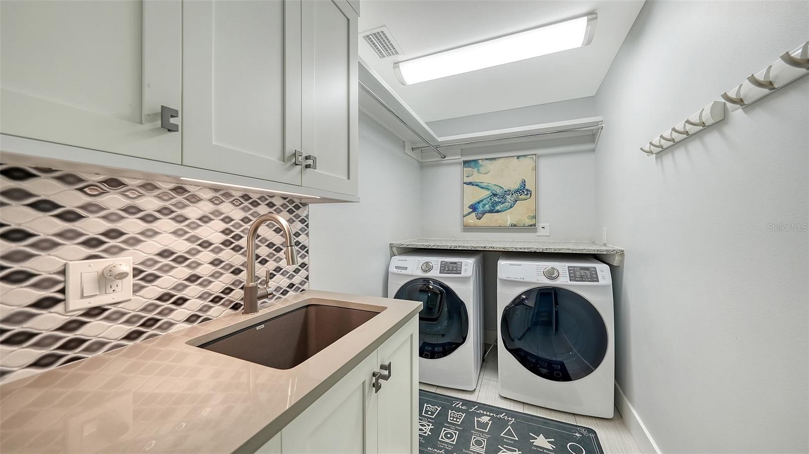 BAY ISLES - Residential