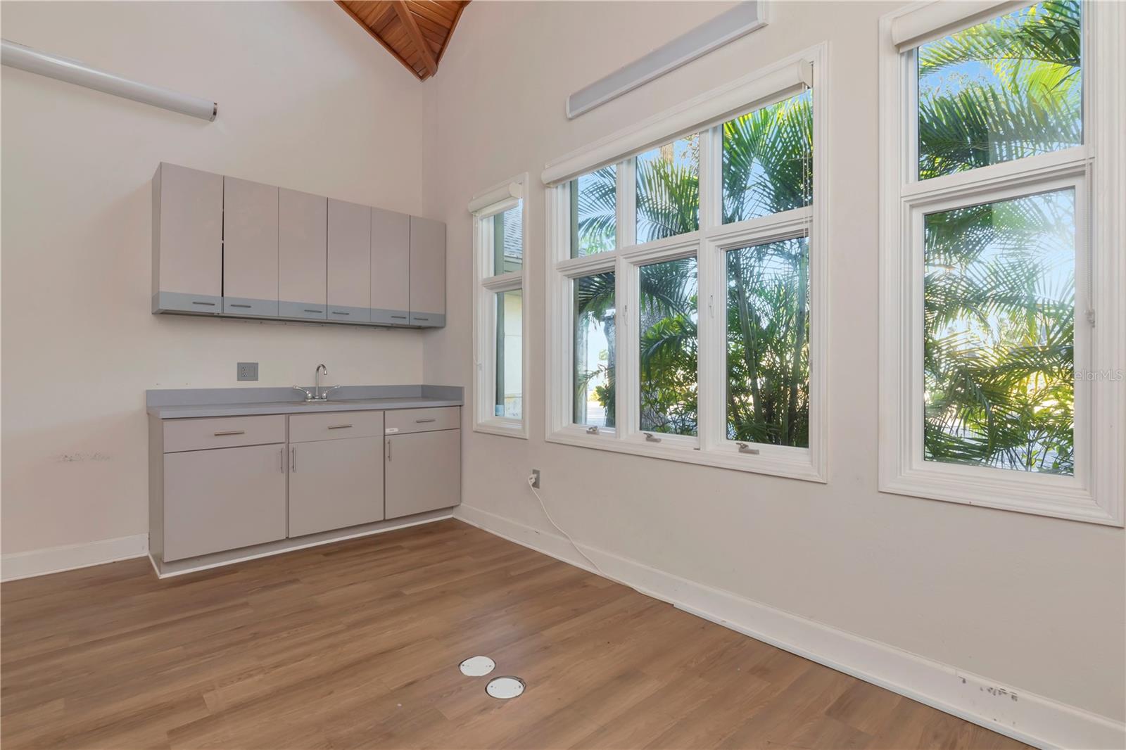 MILTON PARK - Commercial Sale