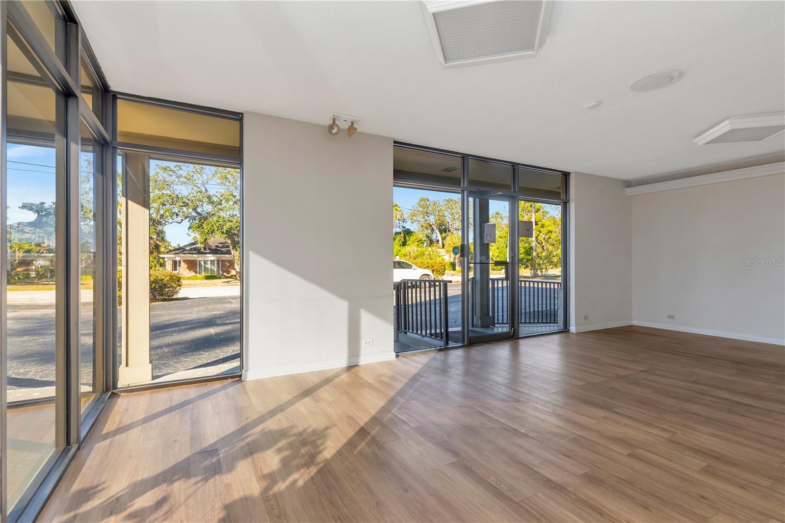 MILTON PARK - Commercial Sale