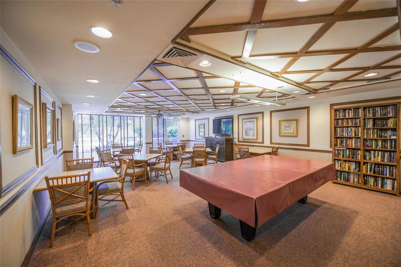 L ELEGANCE ON LIDO BEACH - Residential