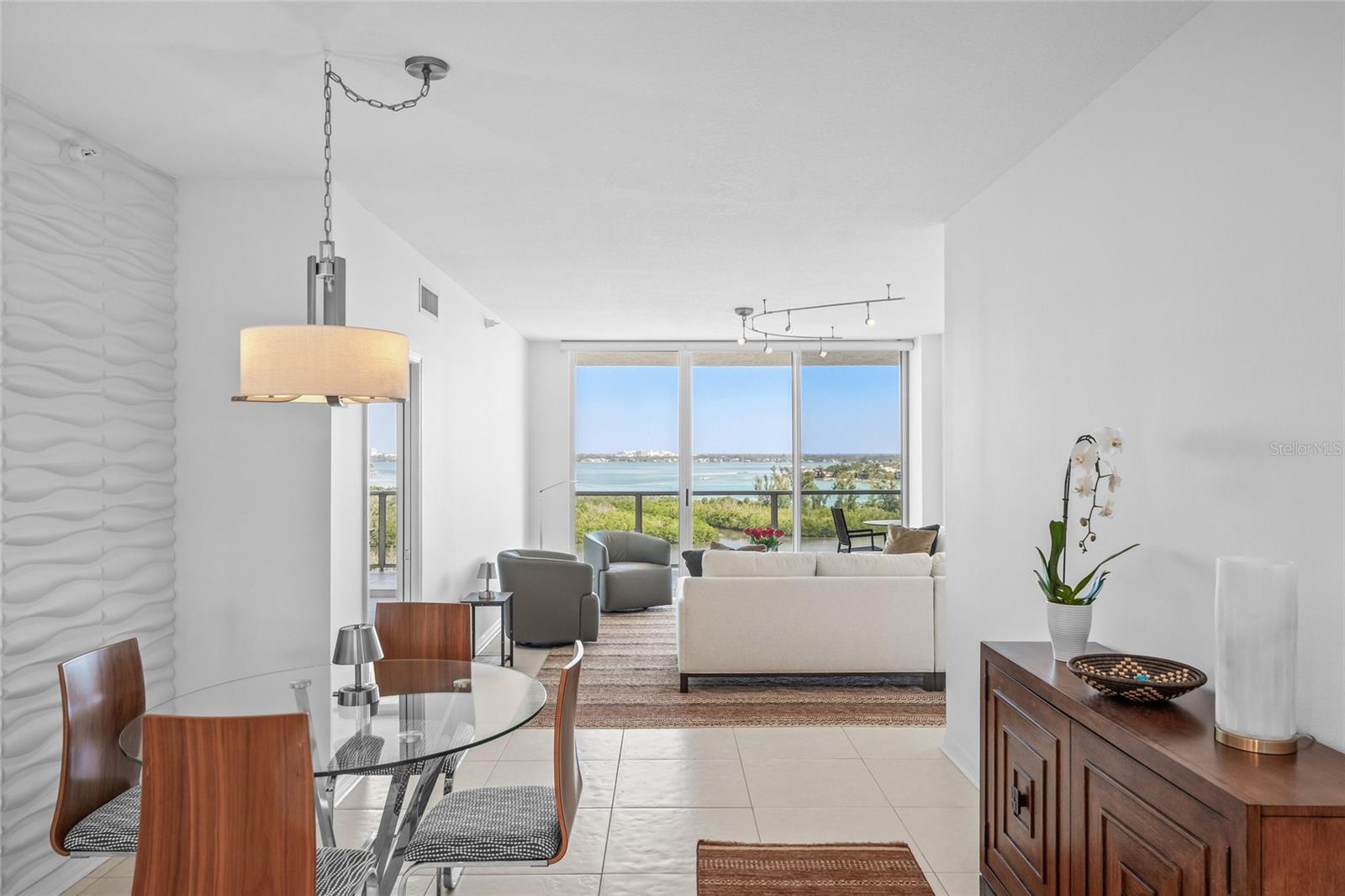 L ELEGANCE ON LIDO BEACH - Residential