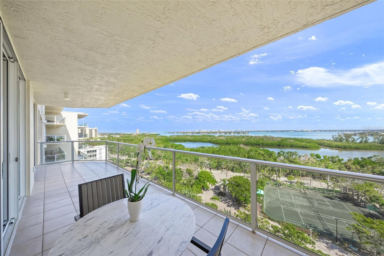 L ELEGANCE ON LIDO BEACH - Residential