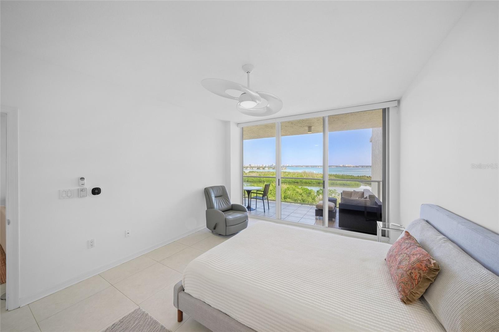 L ELEGANCE ON LIDO BEACH - Residential