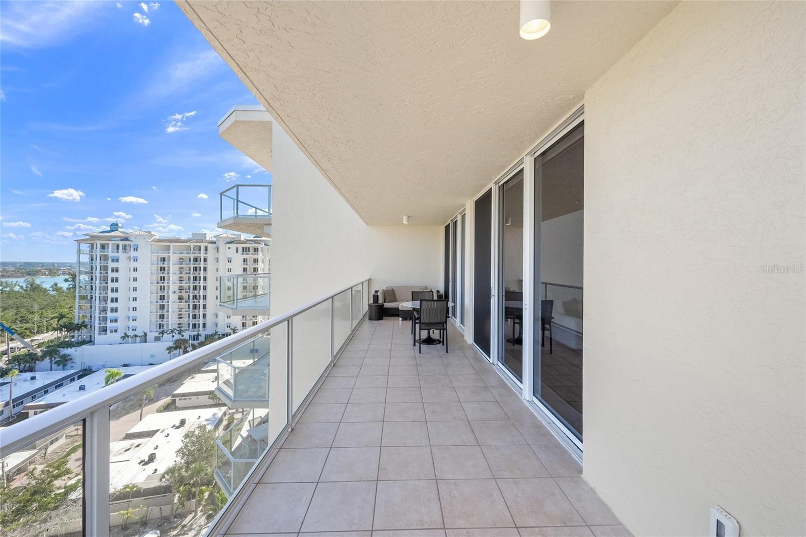 L ELEGANCE ON LIDO BEACH - Residential