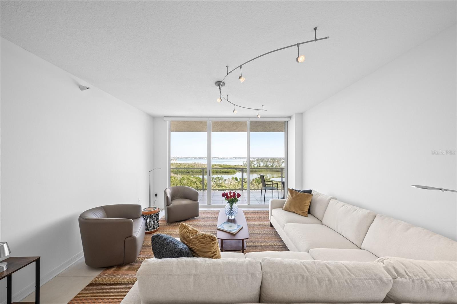 L ELEGANCE ON LIDO BEACH - Residential