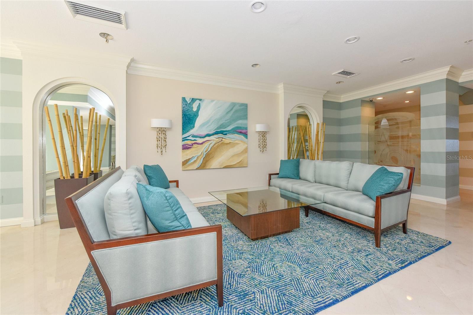 L ELEGANCE ON LIDO BEACH - Residential