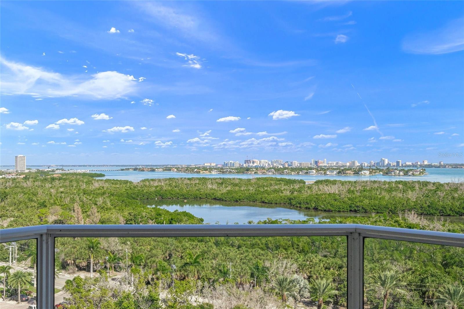 L ELEGANCE ON LIDO BEACH - Residential