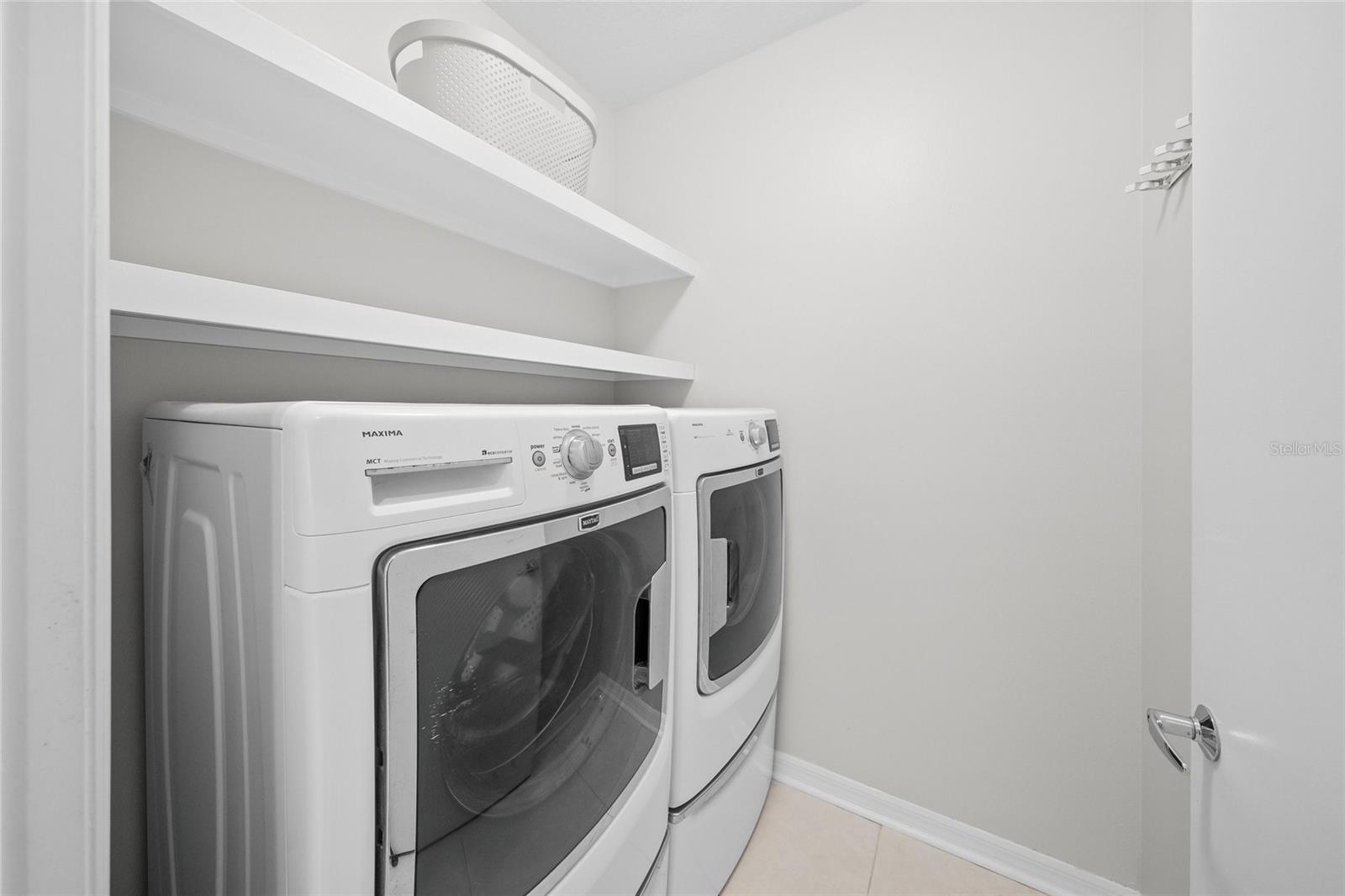 L ELEGANCE ON LIDO BEACH - Residential