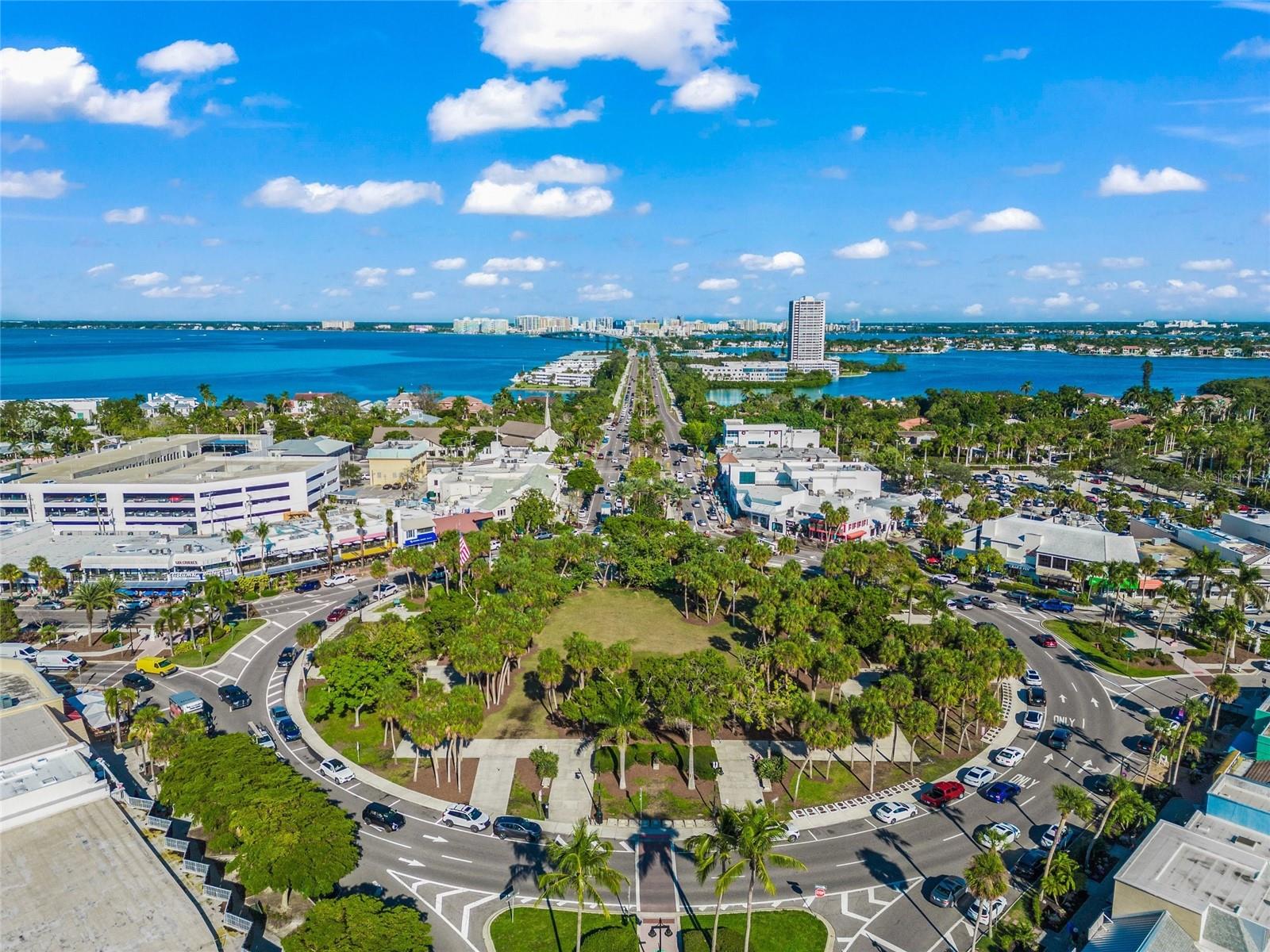 L ELEGANCE ON LIDO BEACH - Residential