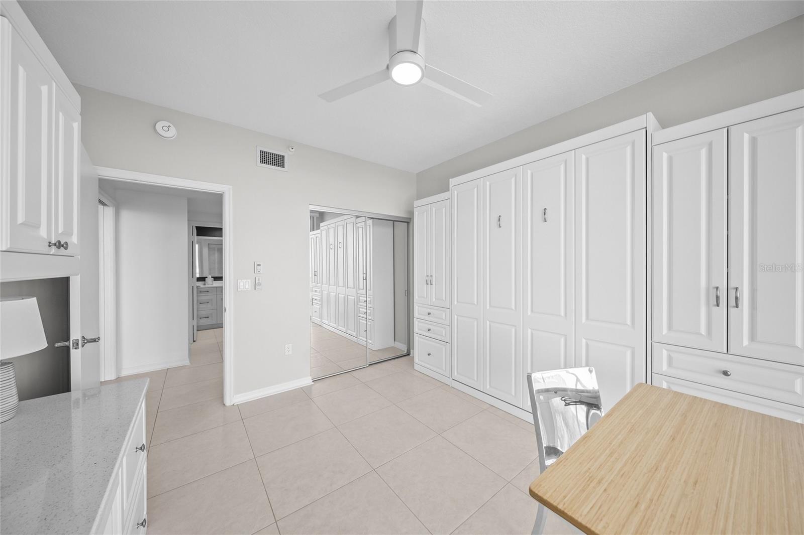 L ELEGANCE ON LIDO BEACH - Residential