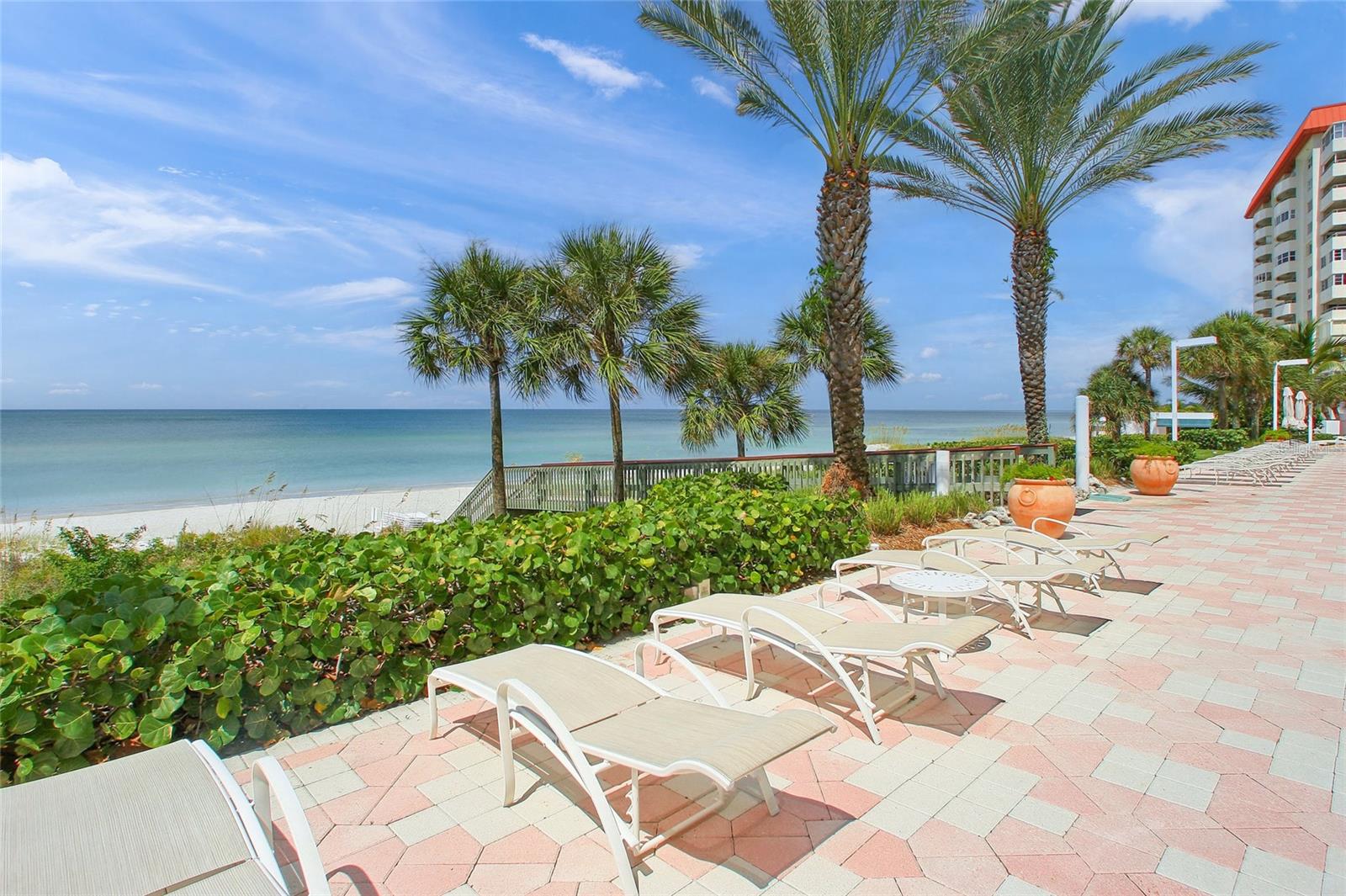 L ELEGANCE ON LIDO BEACH - Residential