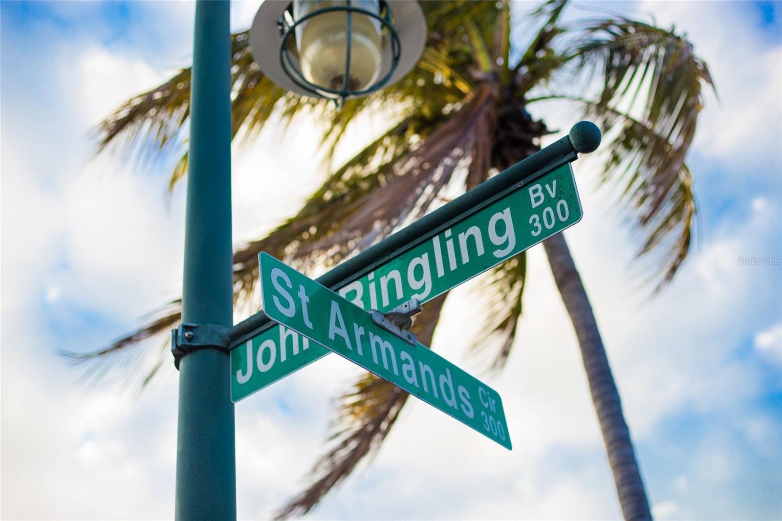 L ELEGANCE ON LIDO BEACH - Residential