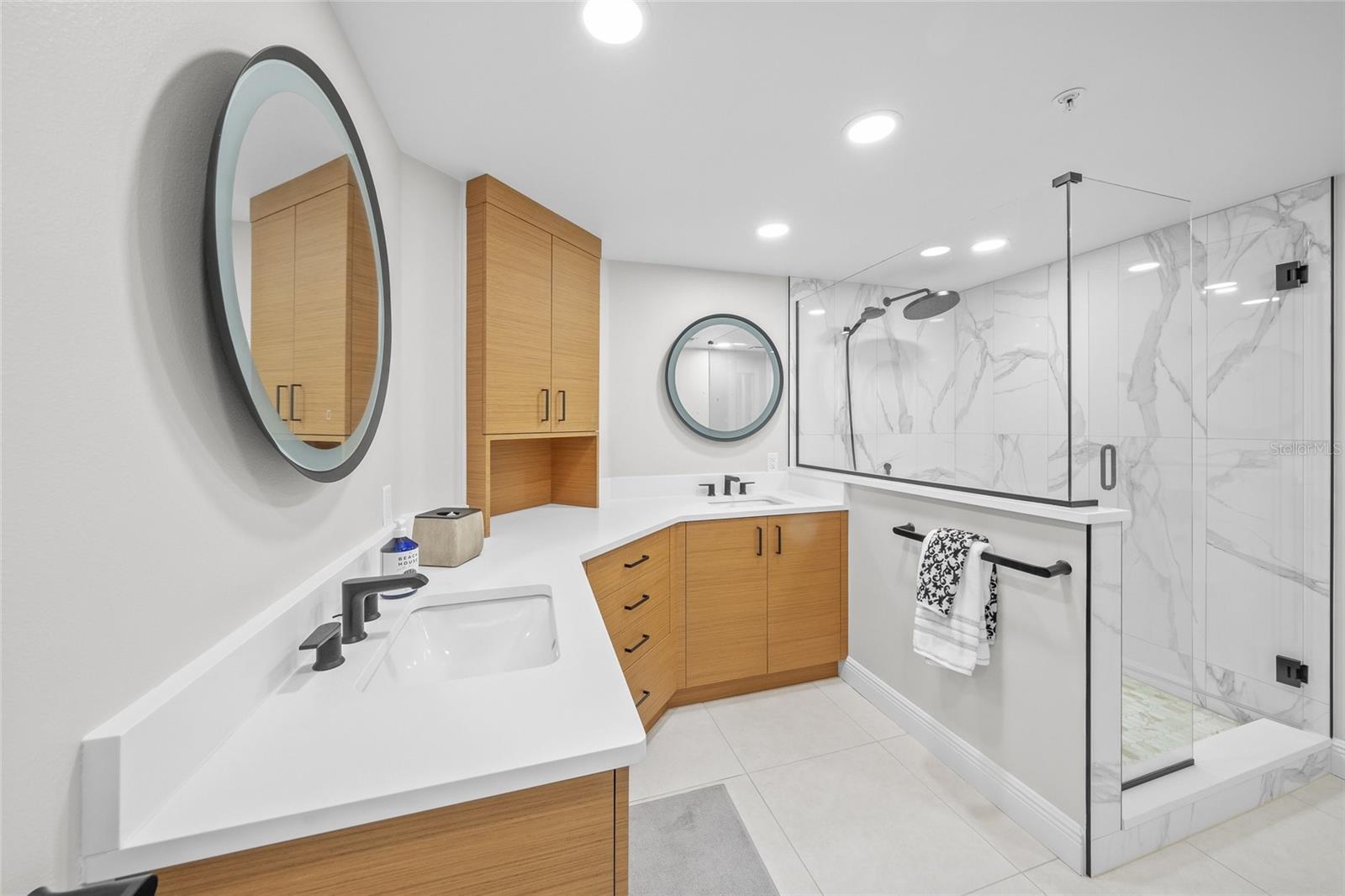 L ELEGANCE ON LIDO BEACH - Residential