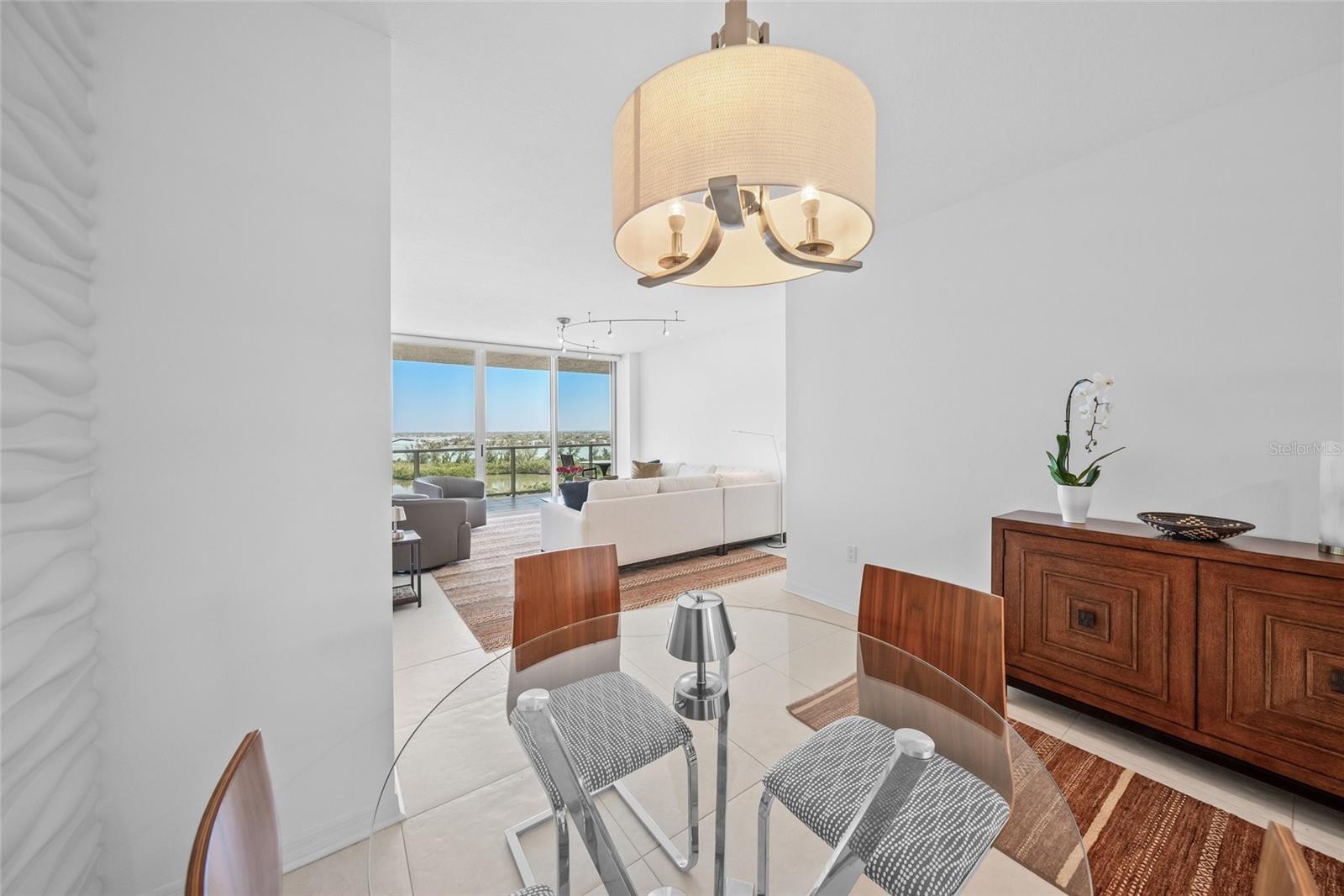 L ELEGANCE ON LIDO BEACH - Residential