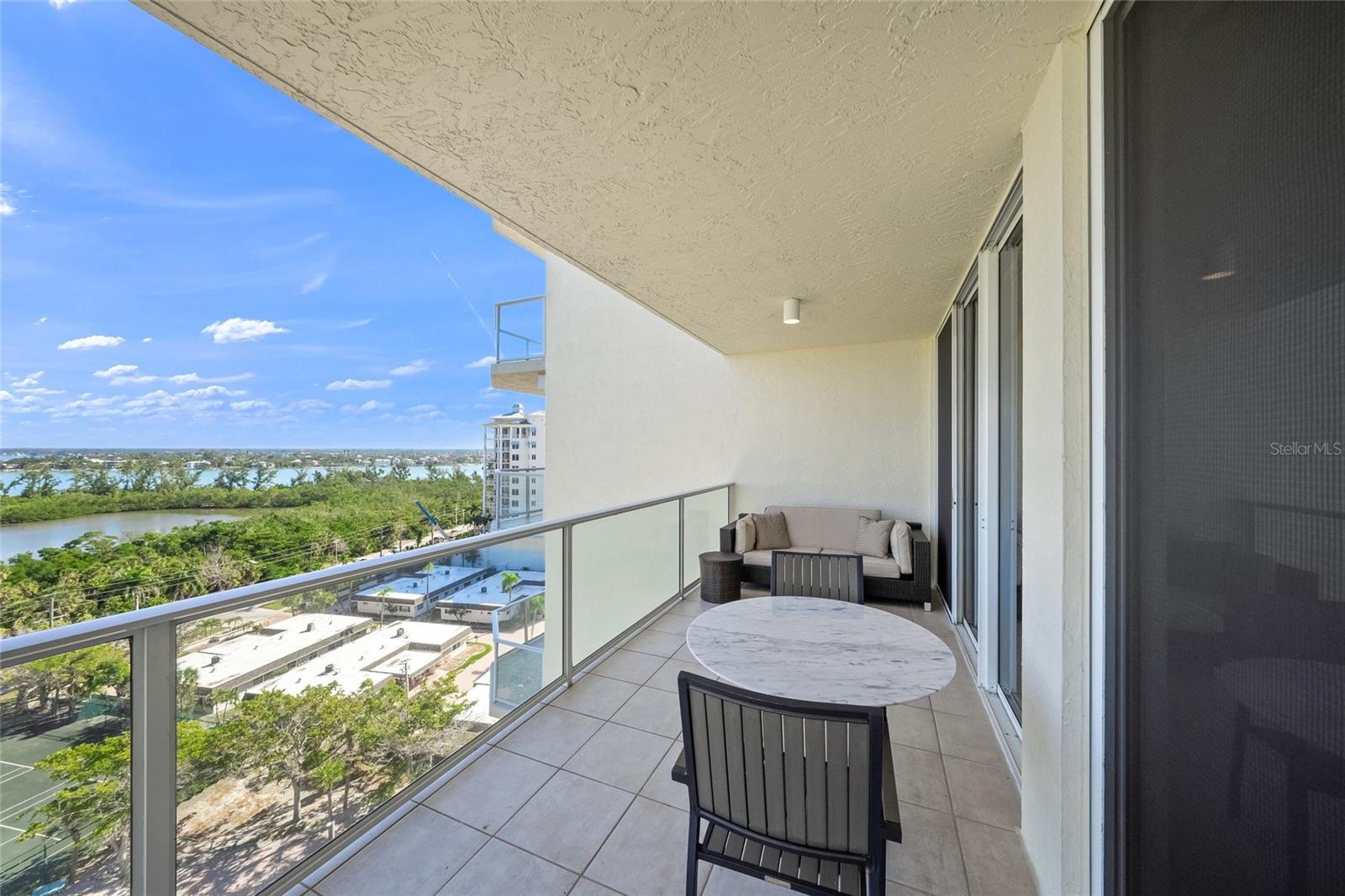 L ELEGANCE ON LIDO BEACH - Residential