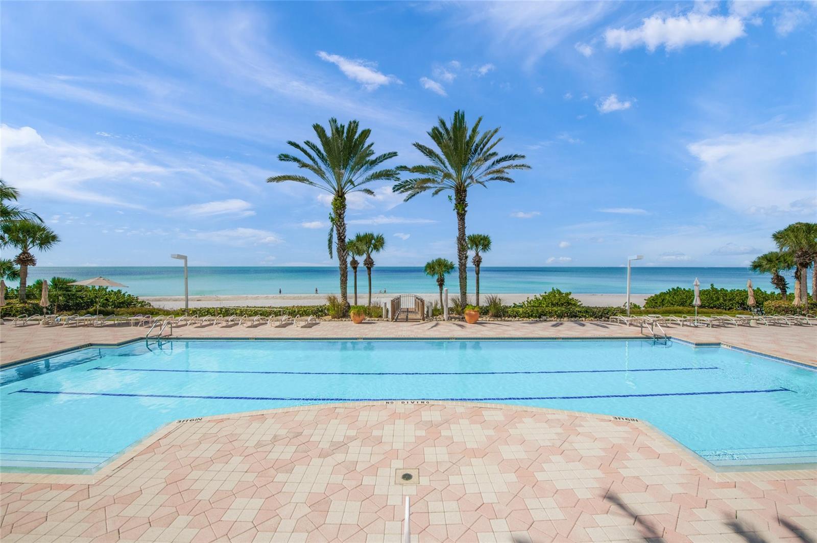 L ELEGANCE ON LIDO BEACH - Residential