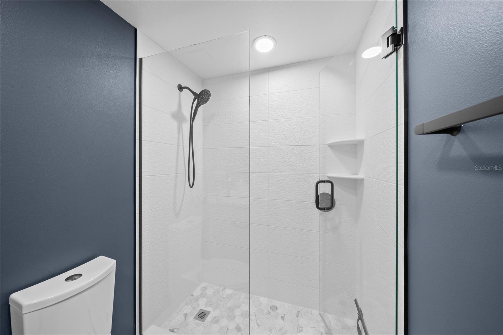 L ELEGANCE ON LIDO BEACH - Residential