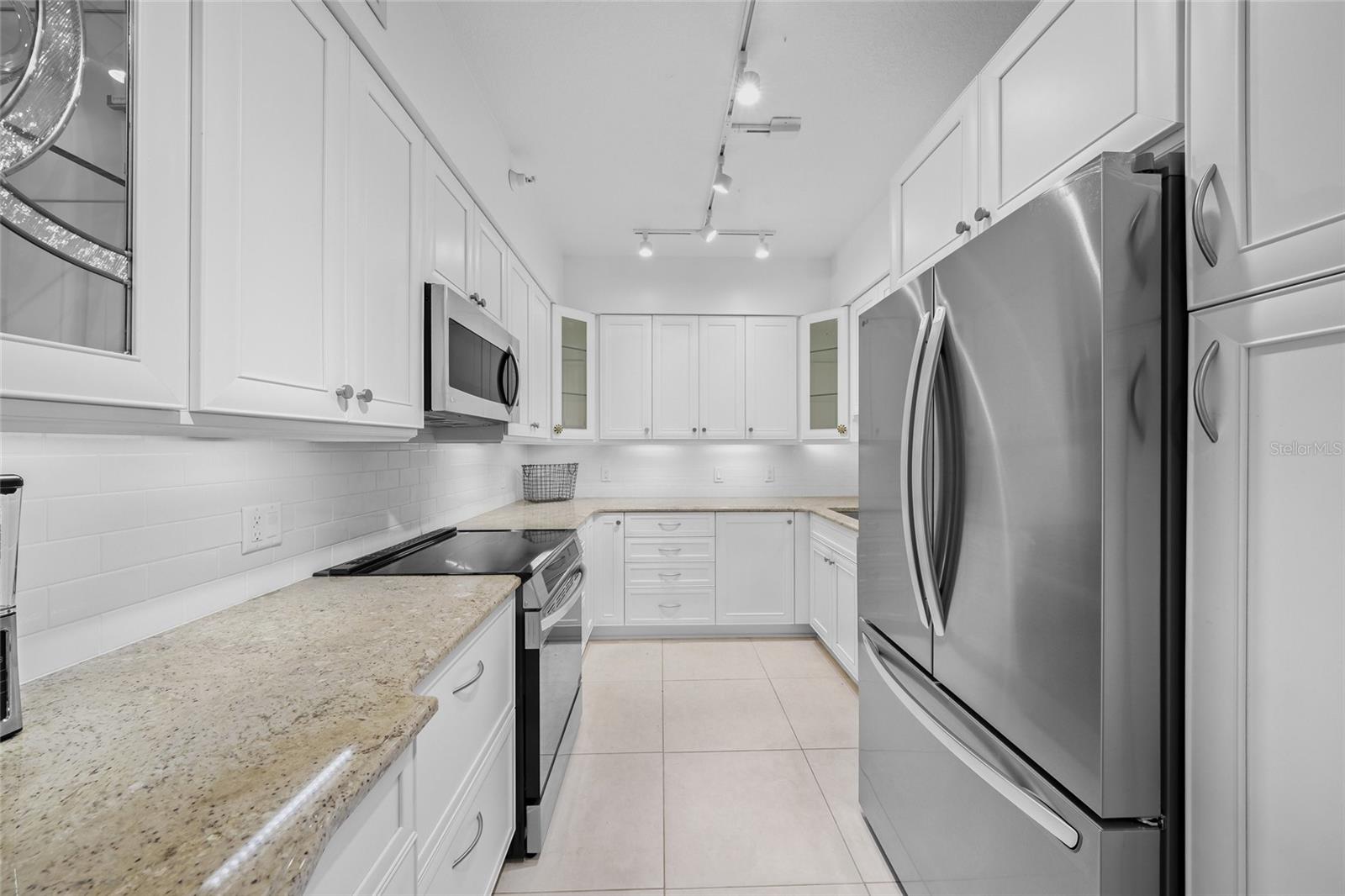 L ELEGANCE ON LIDO BEACH - Residential