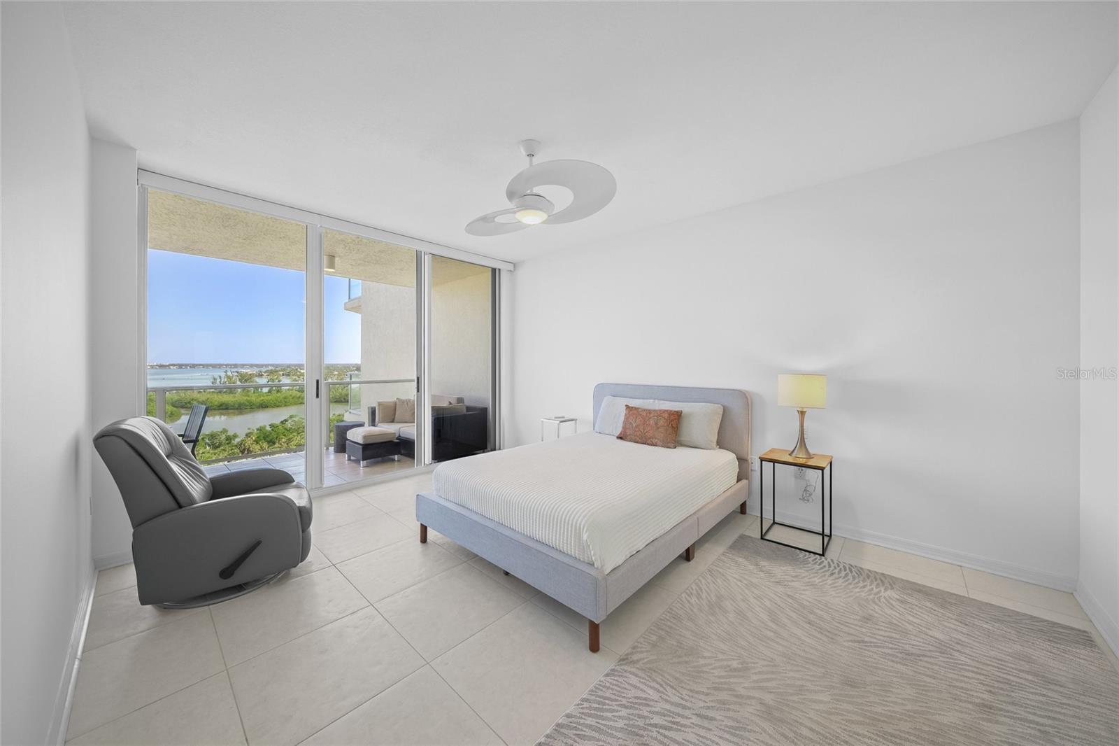 L ELEGANCE ON LIDO BEACH - Residential