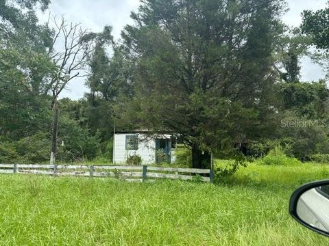 A home in WHITE SPRINGS