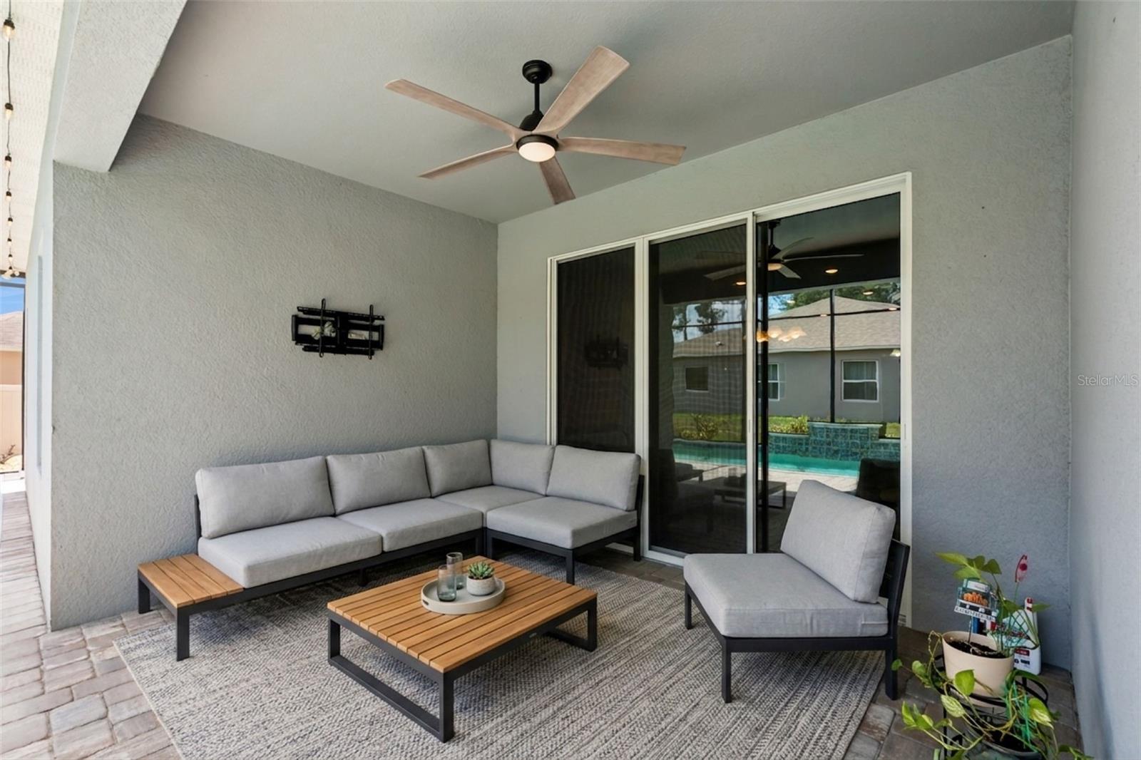 LEESBURG MAJESTIC OAKS SHORES - Residential