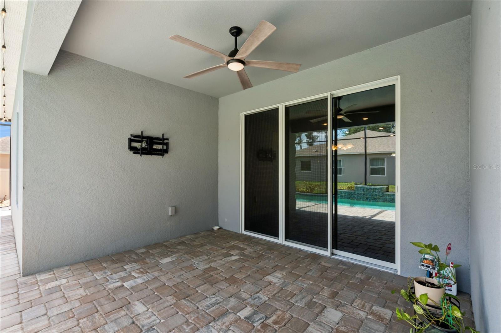 LEESBURG MAJESTIC OAKS SHORES - Residential