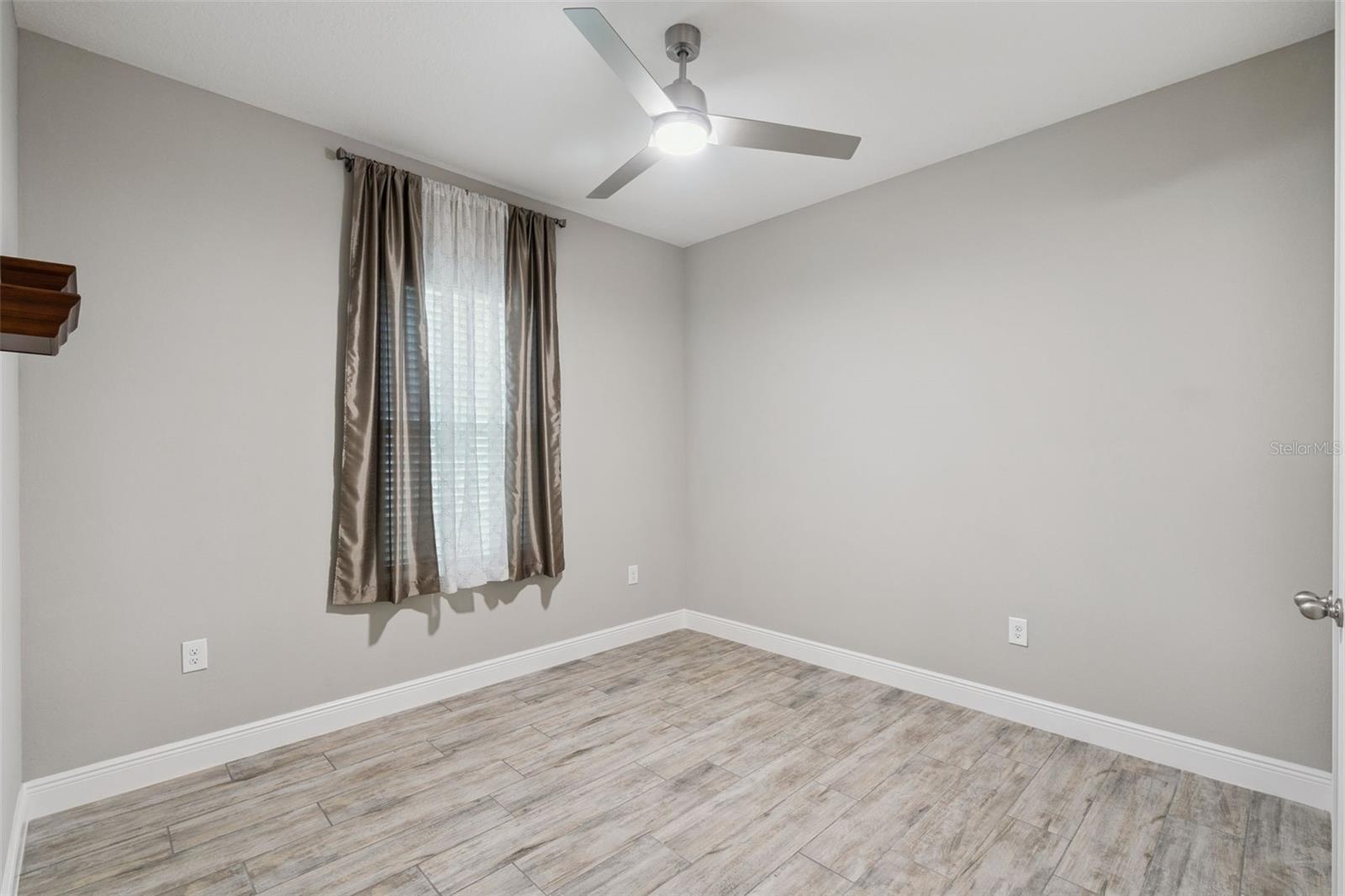 LEESBURG MAJESTIC OAKS SHORES - Residential