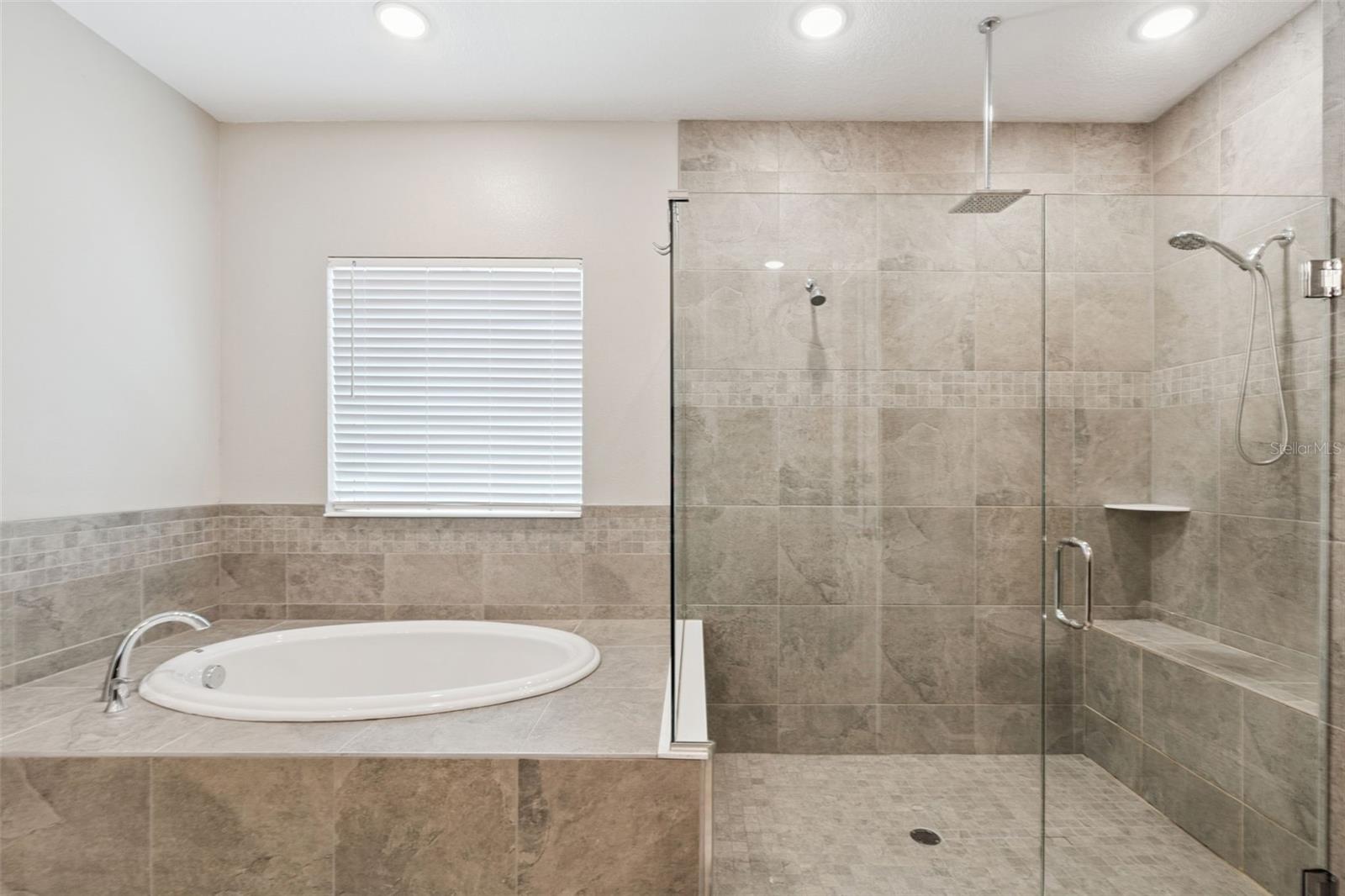 LEESBURG MAJESTIC OAKS SHORES - Residential