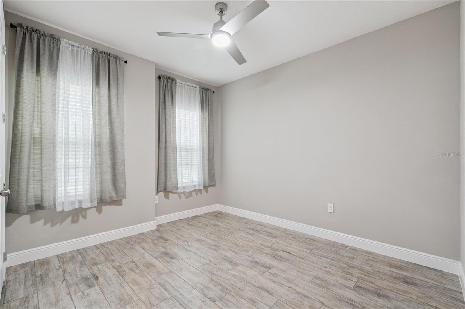 LEESBURG MAJESTIC OAKS SHORES - Residential