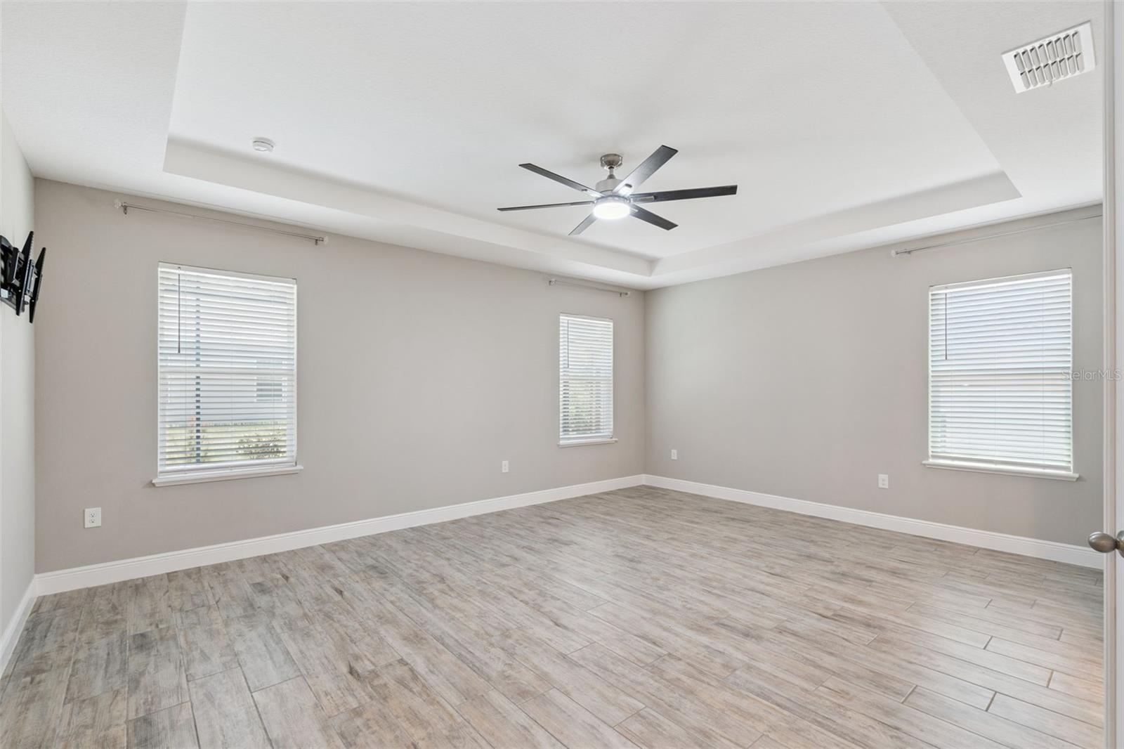 LEESBURG MAJESTIC OAKS SHORES - Residential