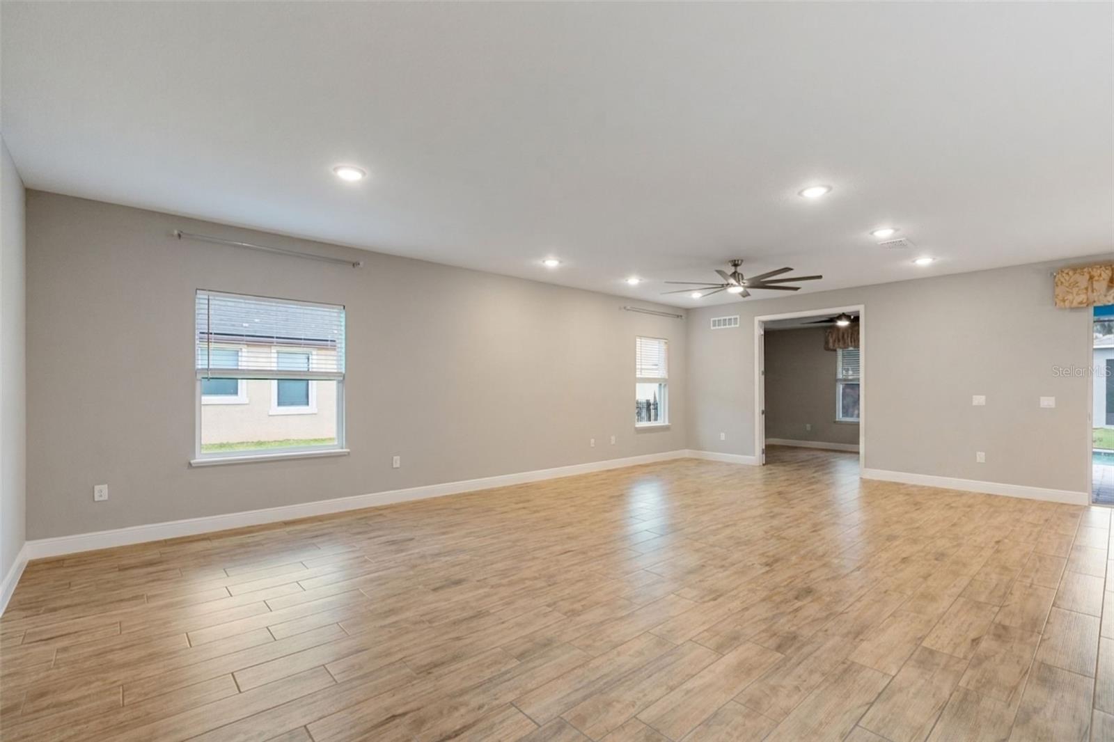 LEESBURG MAJESTIC OAKS SHORES - Residential