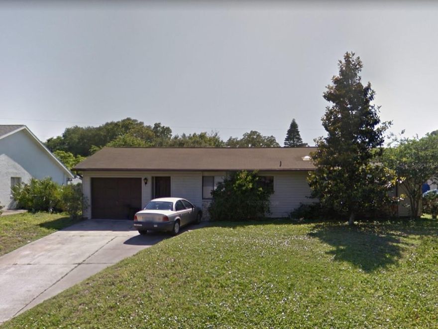 GREAT POOL HOME FOR FIRST TIME BUYERS OR SNOW BIRDS. OPEN FLOOR PLAN, LARGE LANAI OVERLOOKING INGROUND POOL IN BACKYARD. OVERSIZED SINGLE CAR GARAGE. CORNER FIREPLACE IN THE LIVING ROOM, ALL TILE OR VINYL FLOORING. ;Water: City